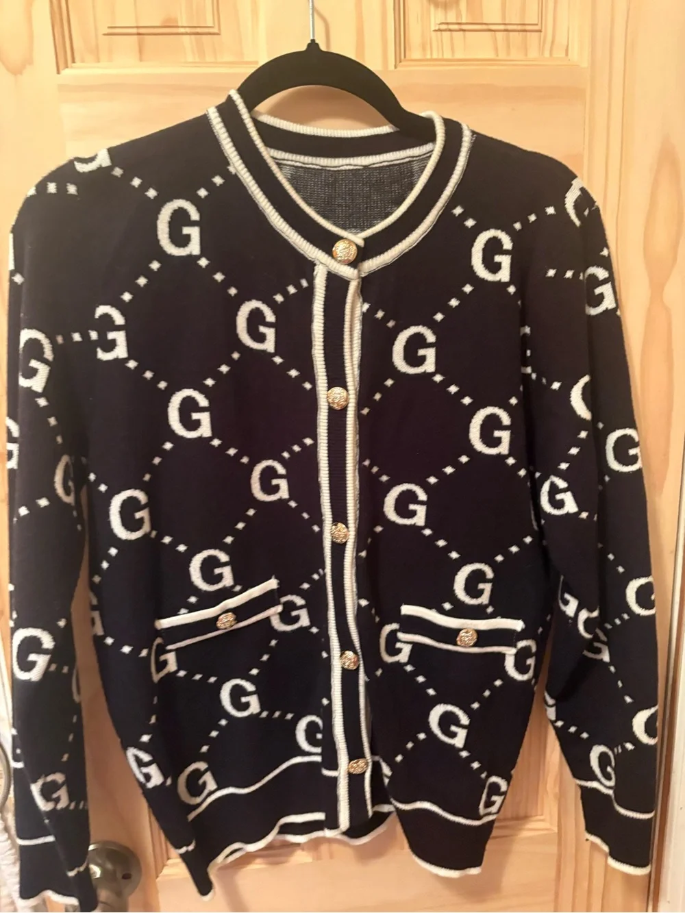 FASHION Black and White Patterned Cardigan Sweater